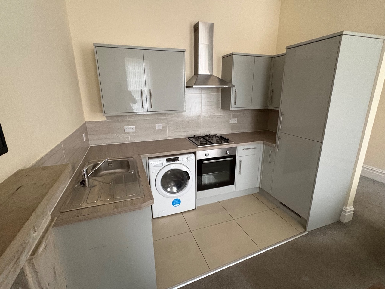 2 Bed Flat, Aigburth Vale, L17 photo 4