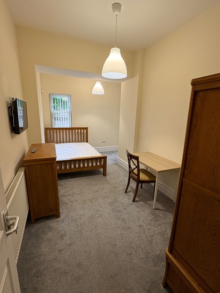 2 Bed Flat, Aigburth Vale, L17 photo 5