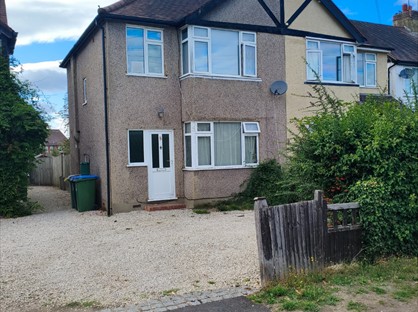 3 Bed Semi-Detached House, Telegraph Lane, KT10