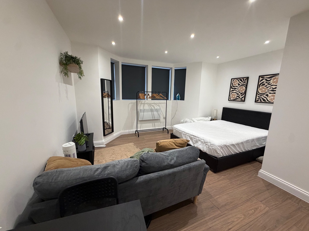 Studio Flat, Kingsland Road, E8