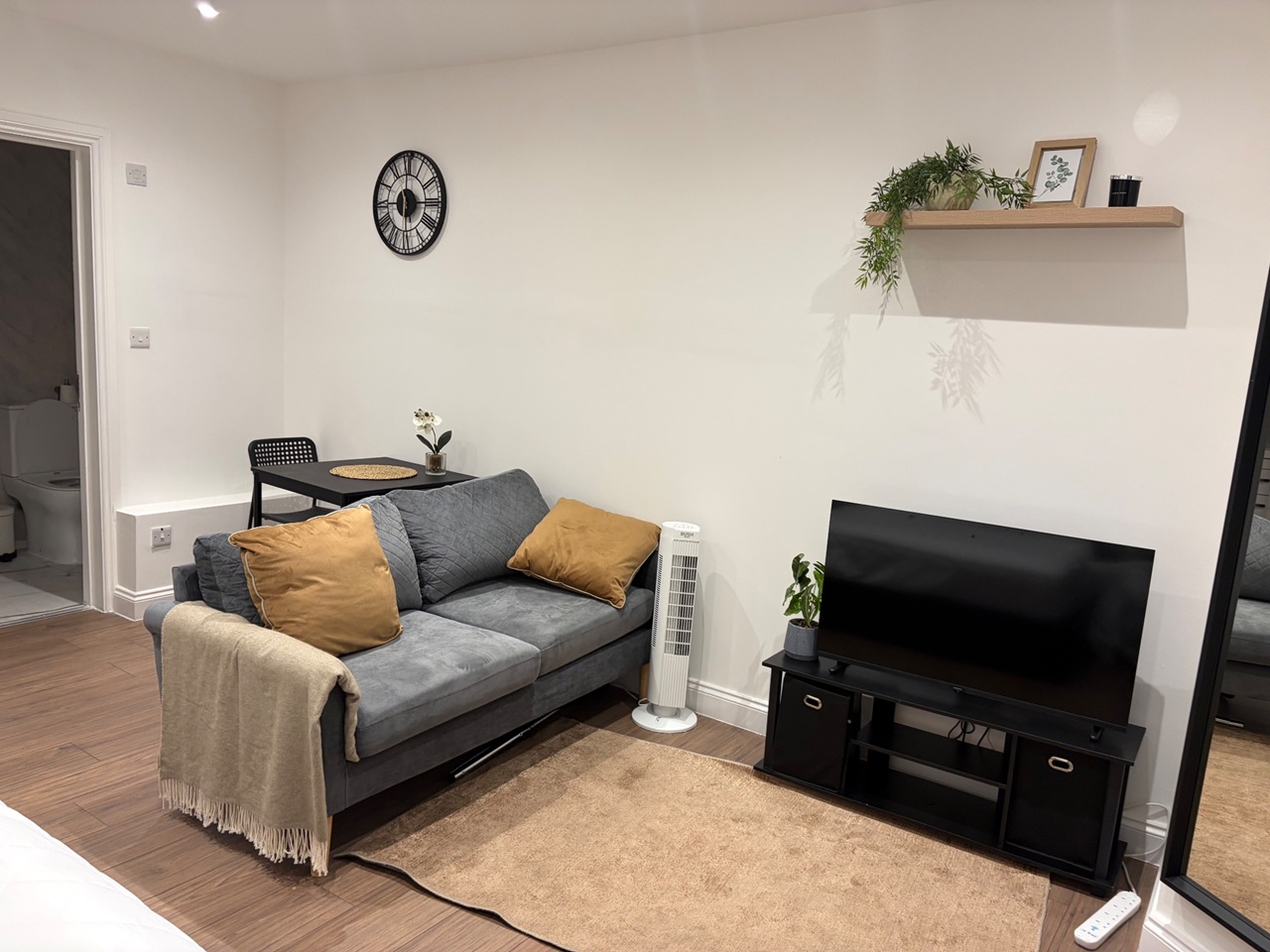 Studio Flat, Kingsland Road, E8 photo 5