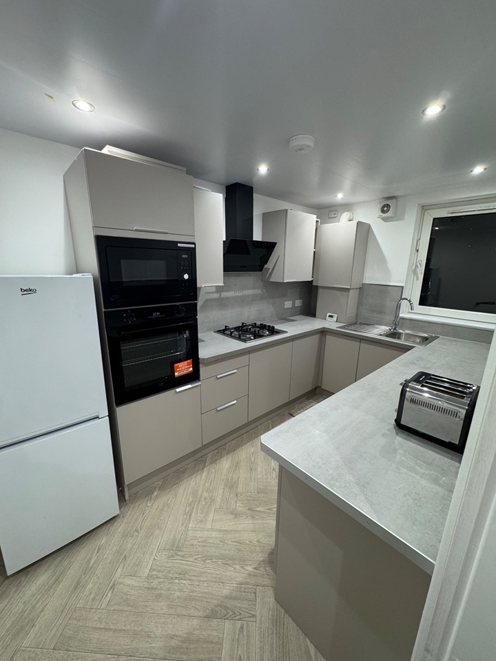 3 Bed Flat, Broomhouse Loan, EH11