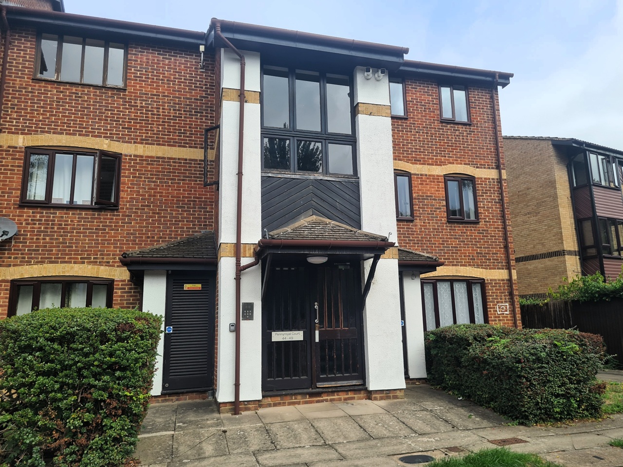 1 Bed Flat, Pennyroyal Court, RG1