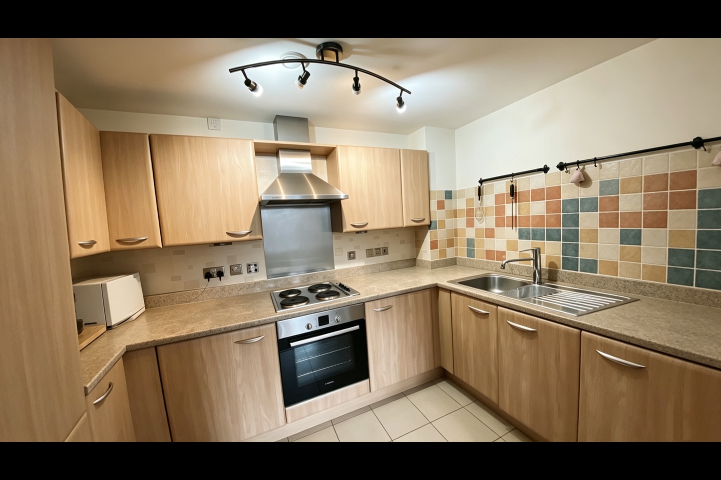 2 Bed Flat, Longleat Avenue, B15 photo 3
