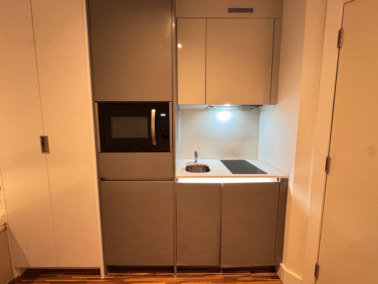 Studio Flat, West Point, M16 photo 3