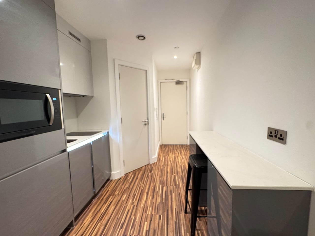 Studio Flat, West Point, M16 photo 2