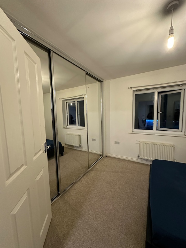 Room in a Shared House, Hexagon Close, M9 photo 3