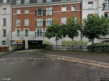 2 Bed Flat, Central Walk, KT19