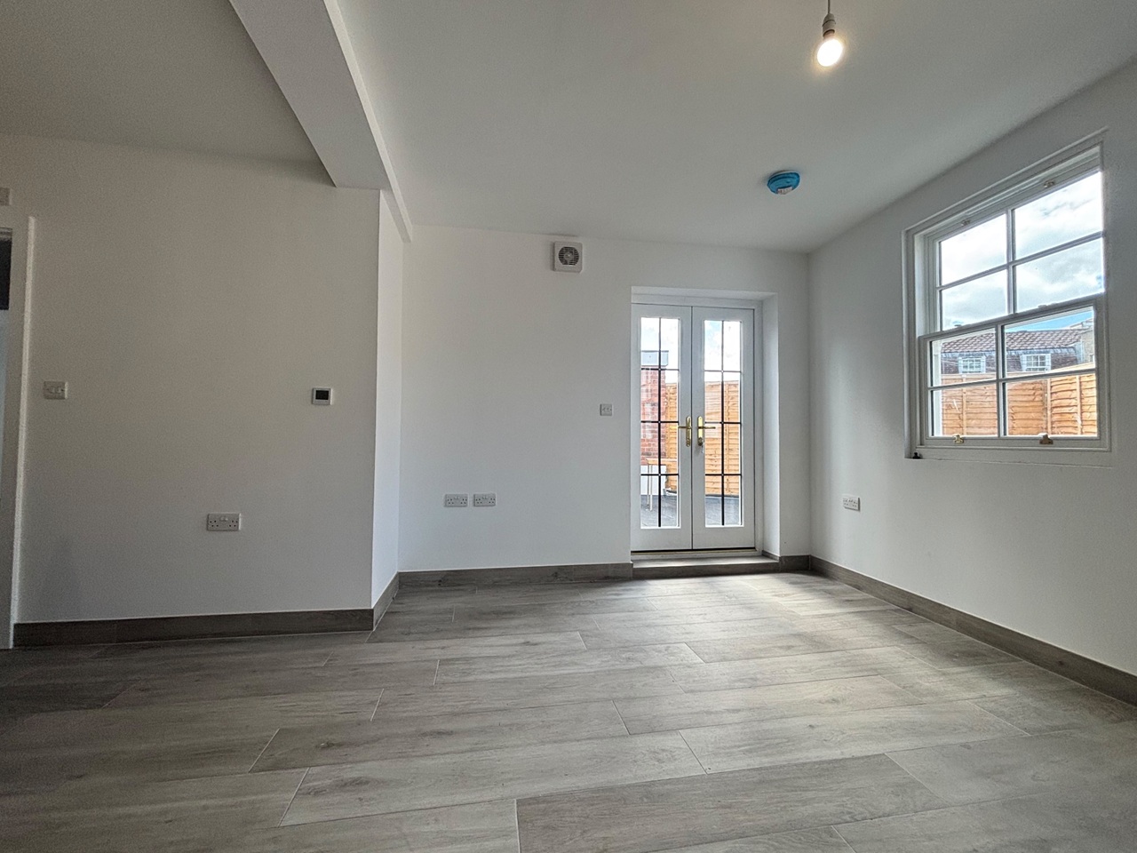 2 Bed Flat, Stokes Croft, BS1 photo 2