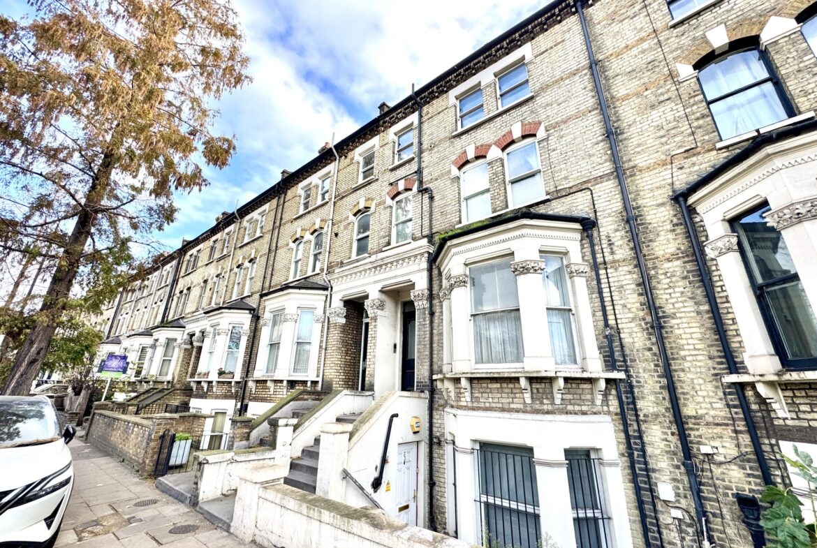 Room in a Shared House, London, W14