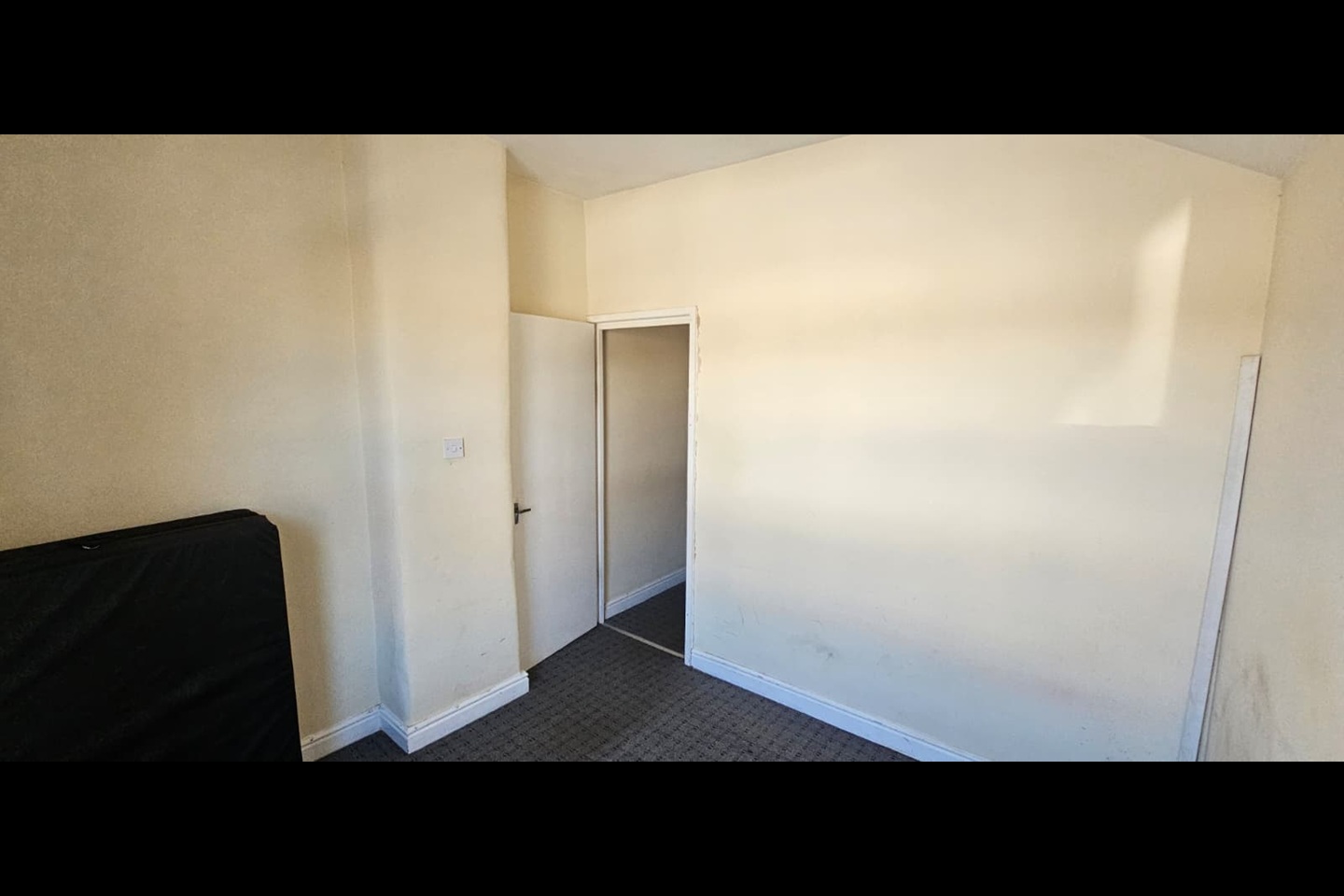 2 Bed Flat, Walbrook Road, DE23 photo 2