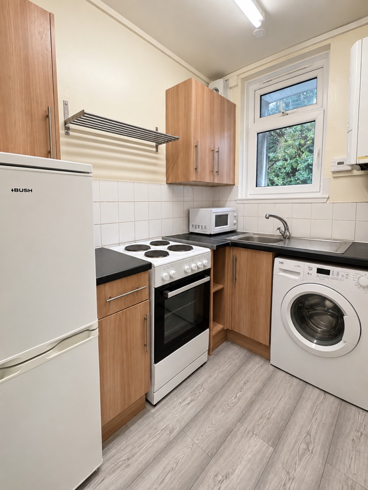 Studio Flat, Balman House, SE16 photo 4