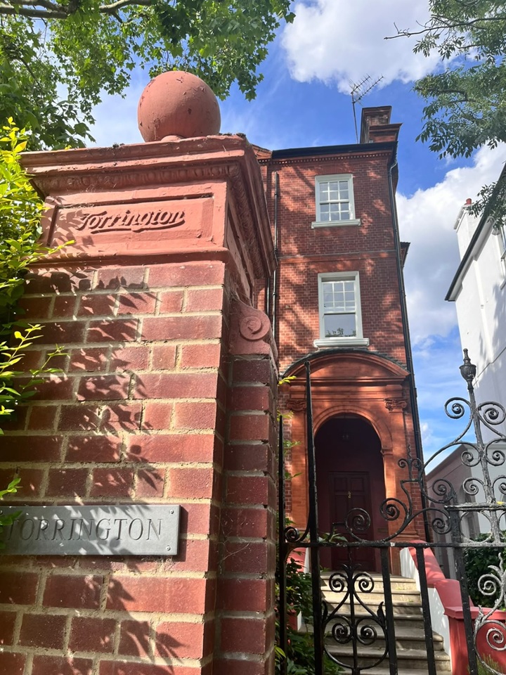 1 Bed Flat, Rosslyn Hill, NW3 photo 2