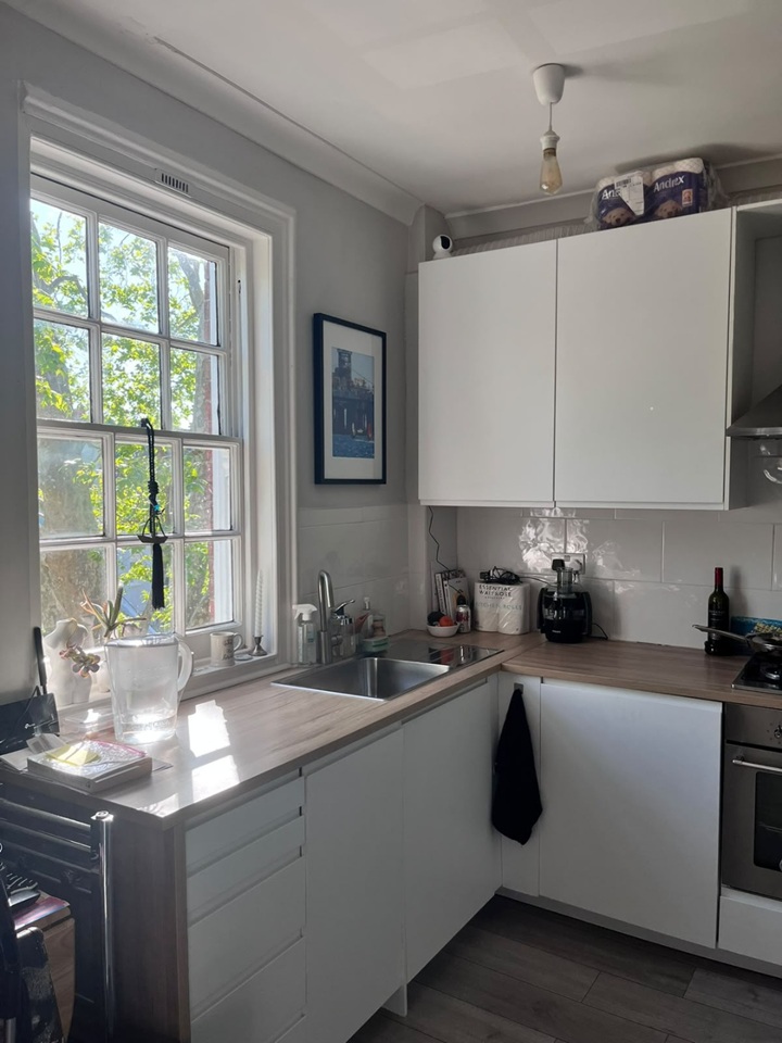 1 Bed Flat, Rosslyn Hill, NW3 photo 5