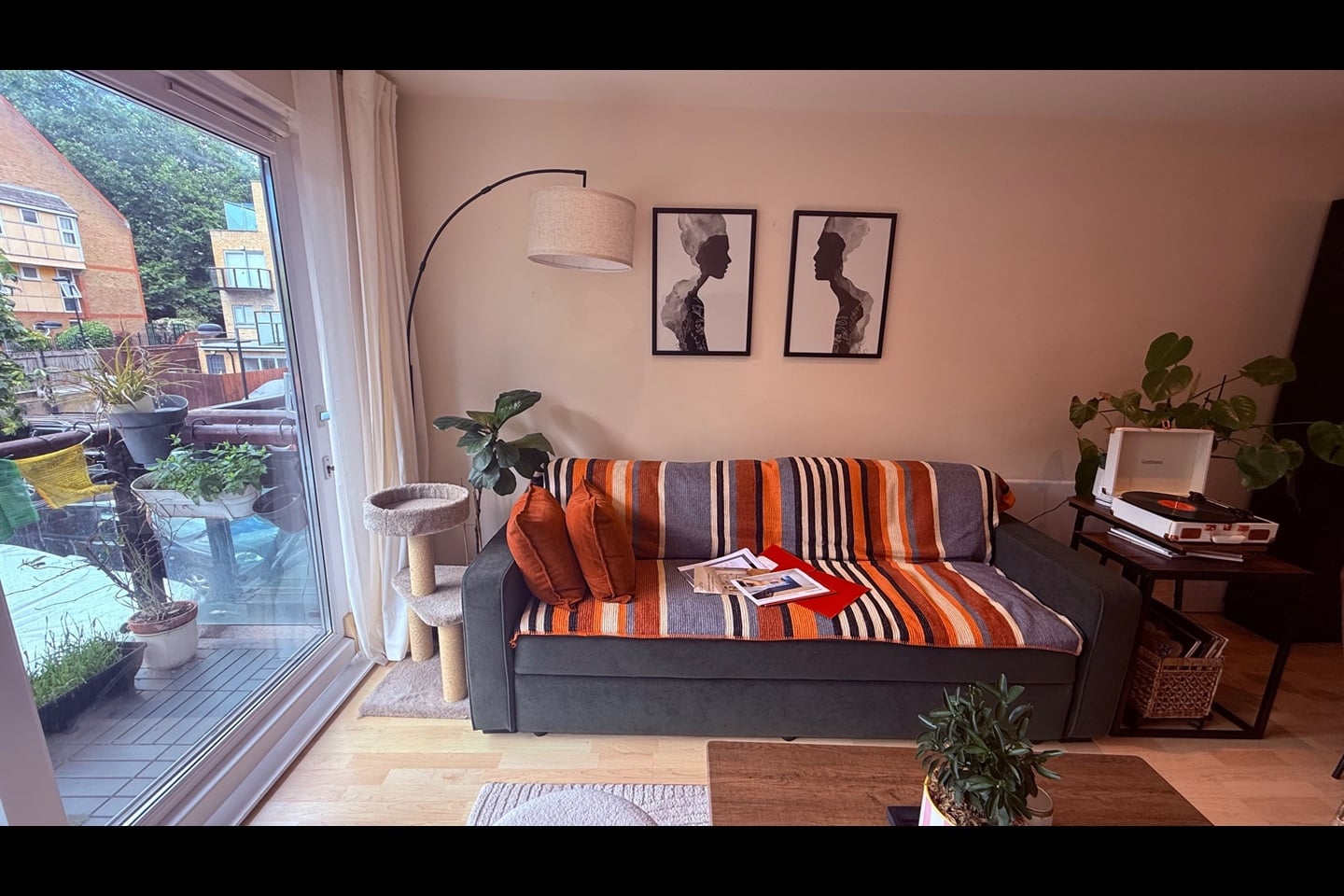 2 Bed Flat, Stanton House, SE16 photo 2