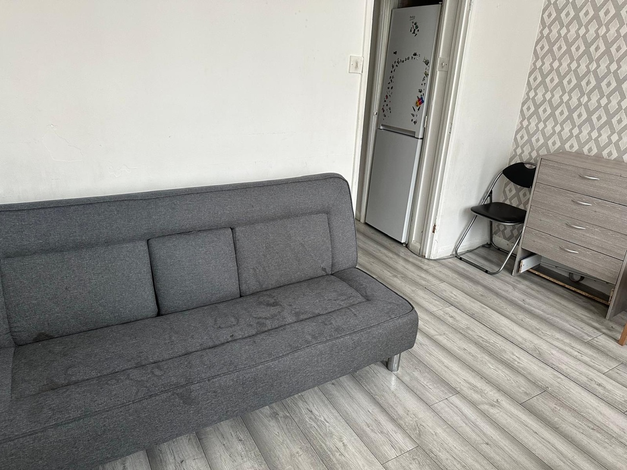 1 Bed Flat, Glenfield Road, LE3 photo 3