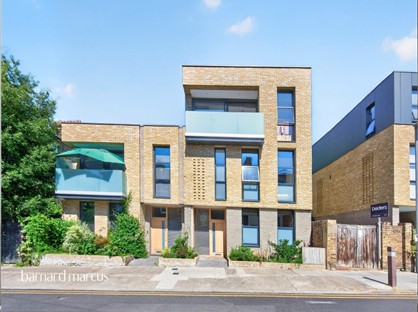 3 Bed Semi-Detached House, St Andrews Road, KT6