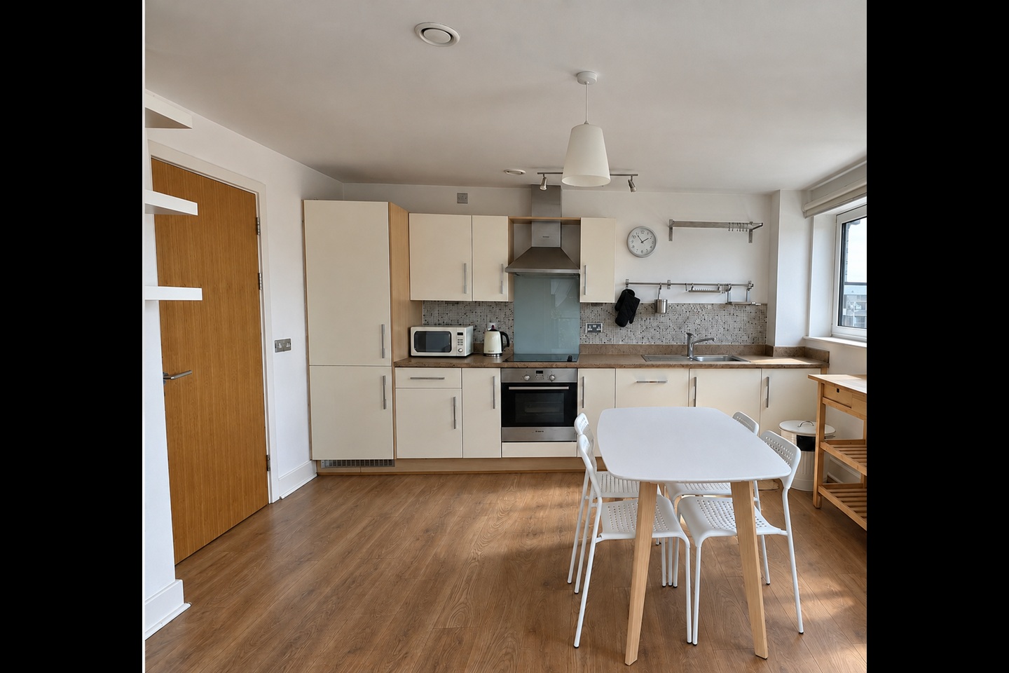 2 Bed Flat, Bell Barn Road, B15 photo 3