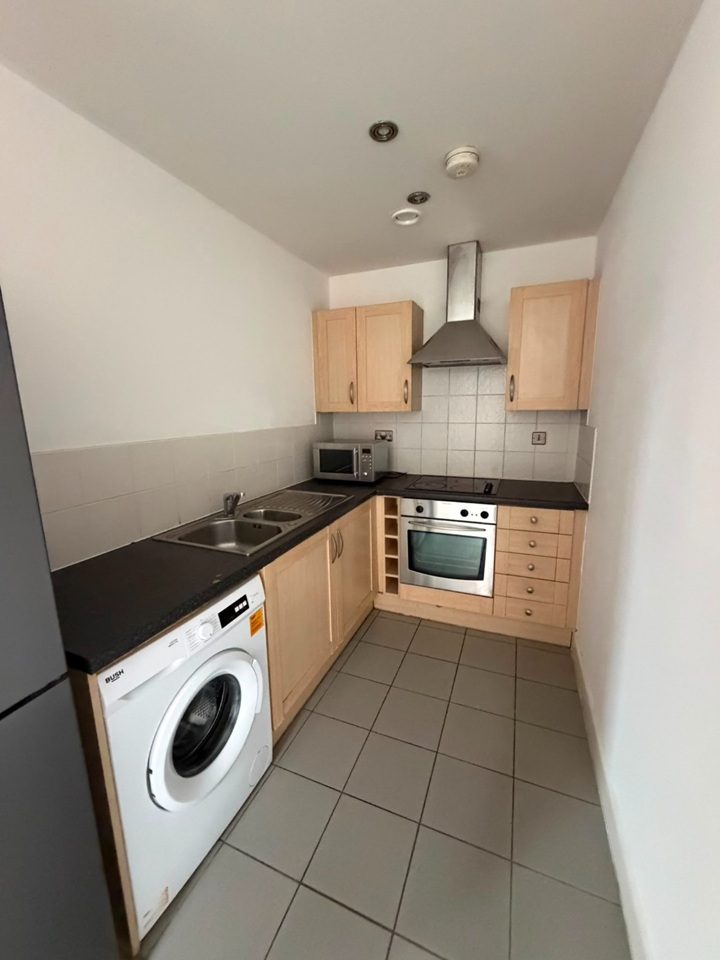 2 Bed Flat, Chatsworth House, M1 photo 4