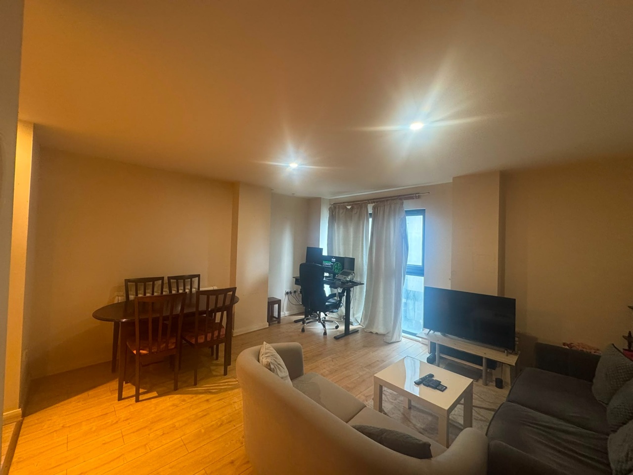 1 Bed Flat, Churchill Way, CF10 photo 3