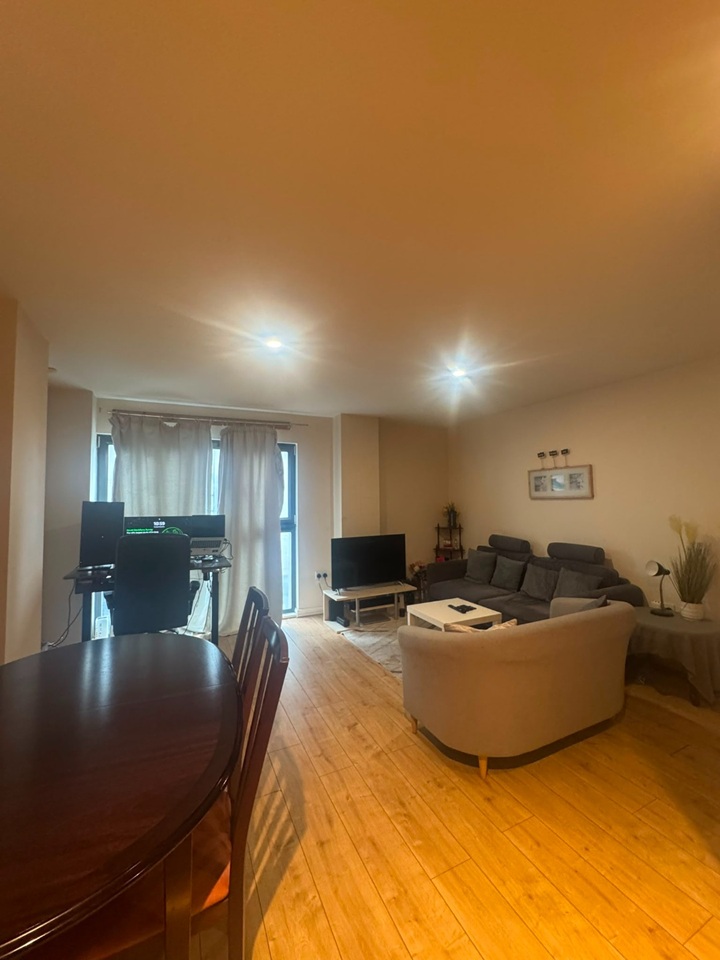 1 Bed Flat, Churchill Way, CF10 photo 2