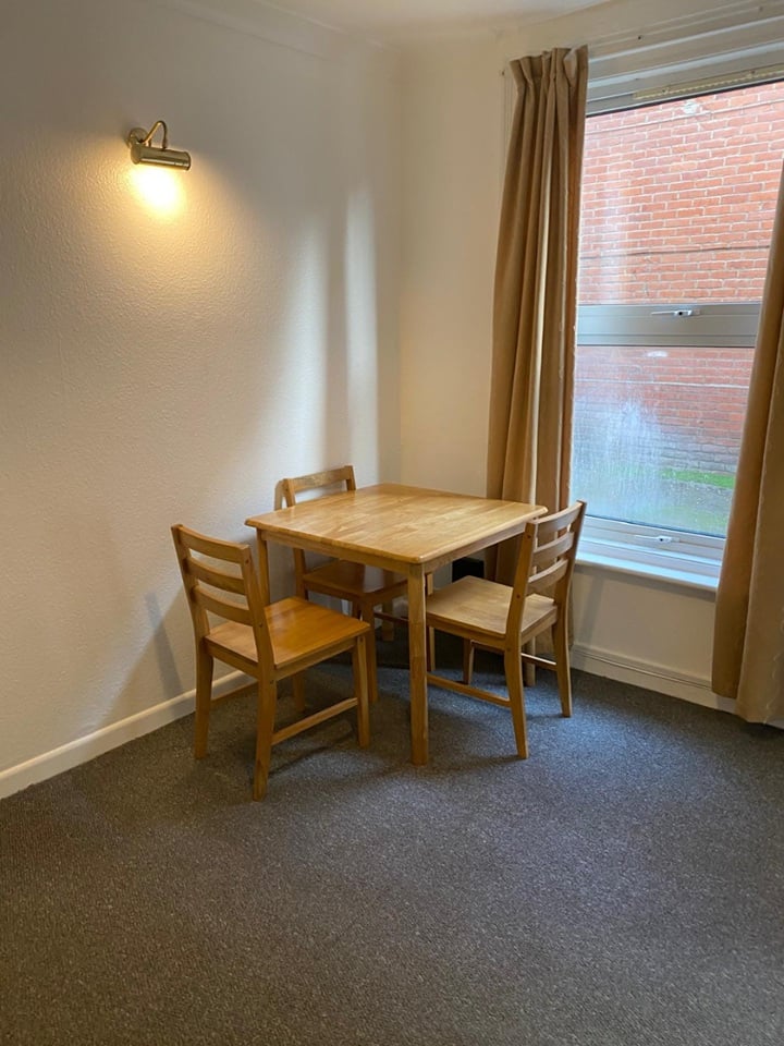 1 Bed Flat, Highfield, SO17 photo 3