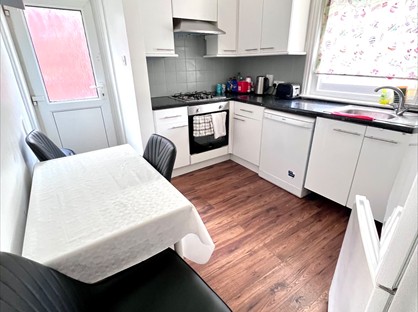 3 Bed Flat, Poole Road, BH4