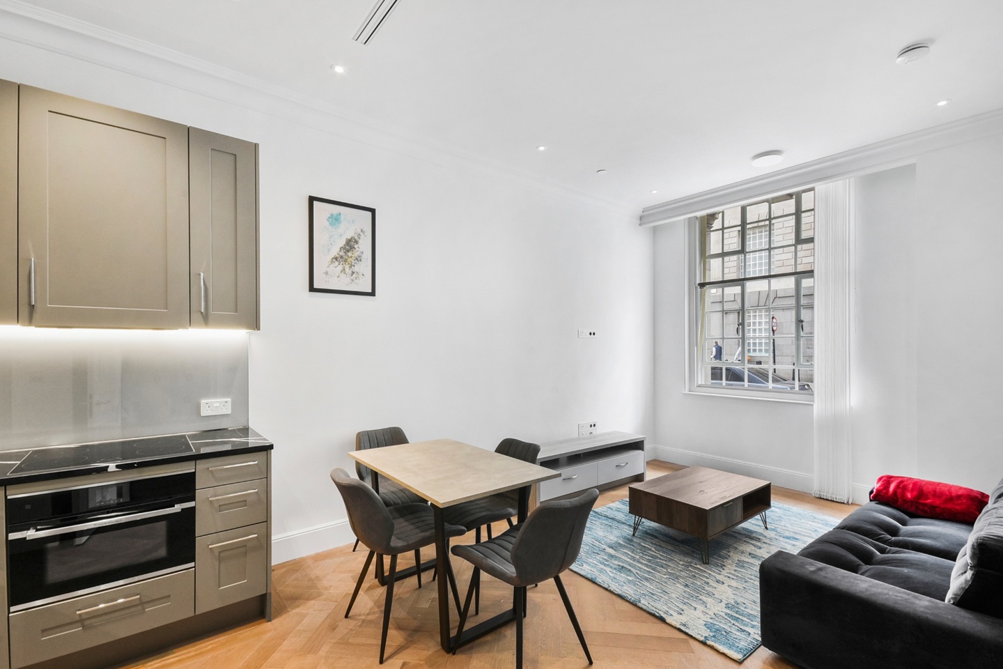 1 Bed Flat, Millbank, SW1P photo 2