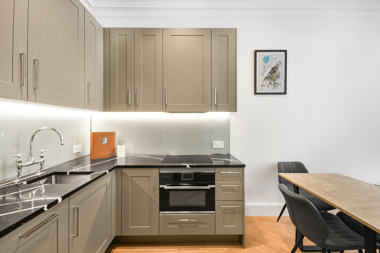1 Bed Flat, Millbank, SW1P photo 4