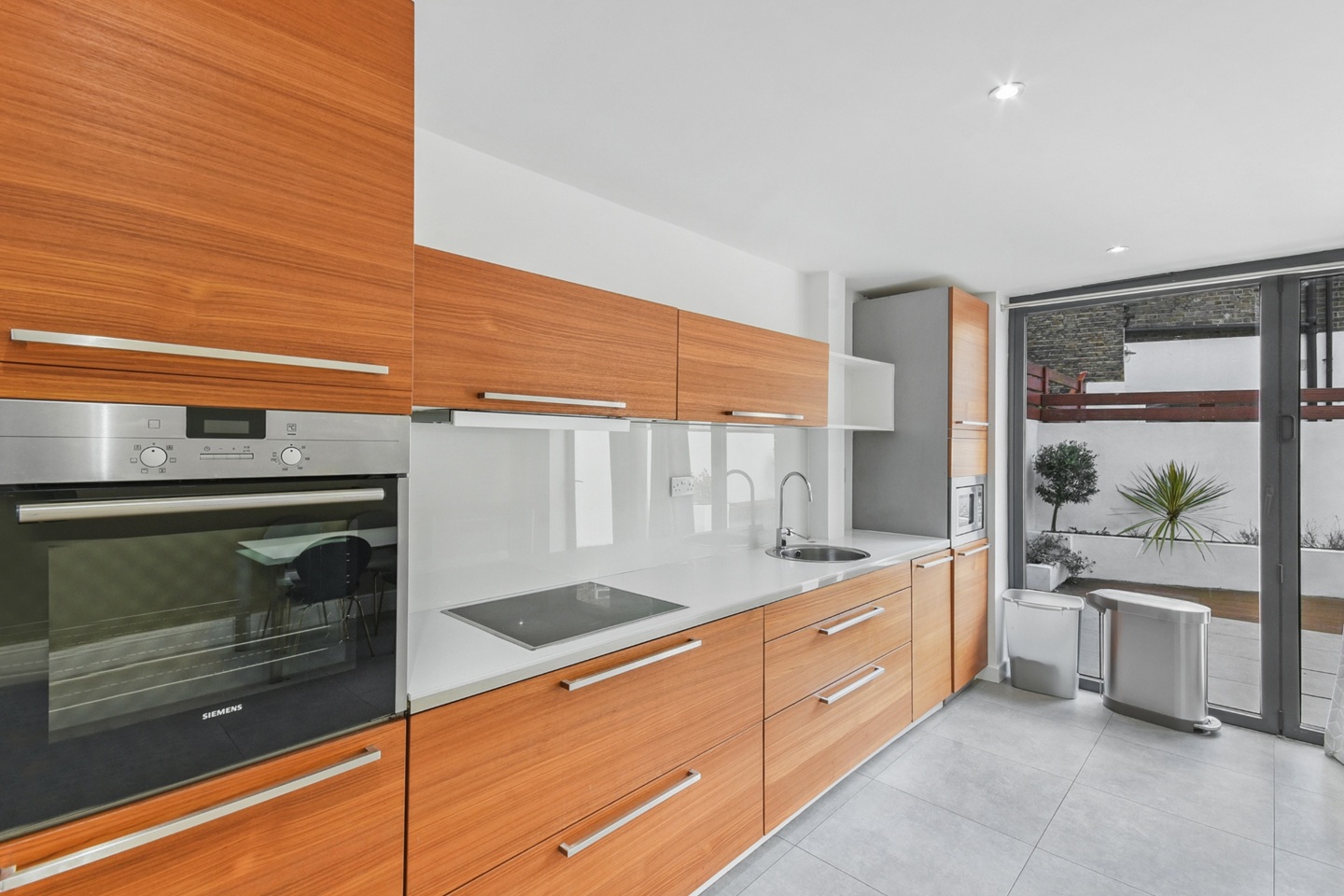 2 Bed Flat, Mayflower Road, SW9 photo 3