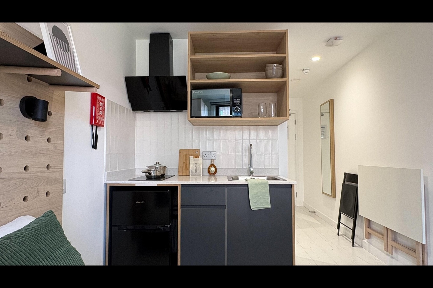 Studio Flat, Commercial Road, E14 photo 2