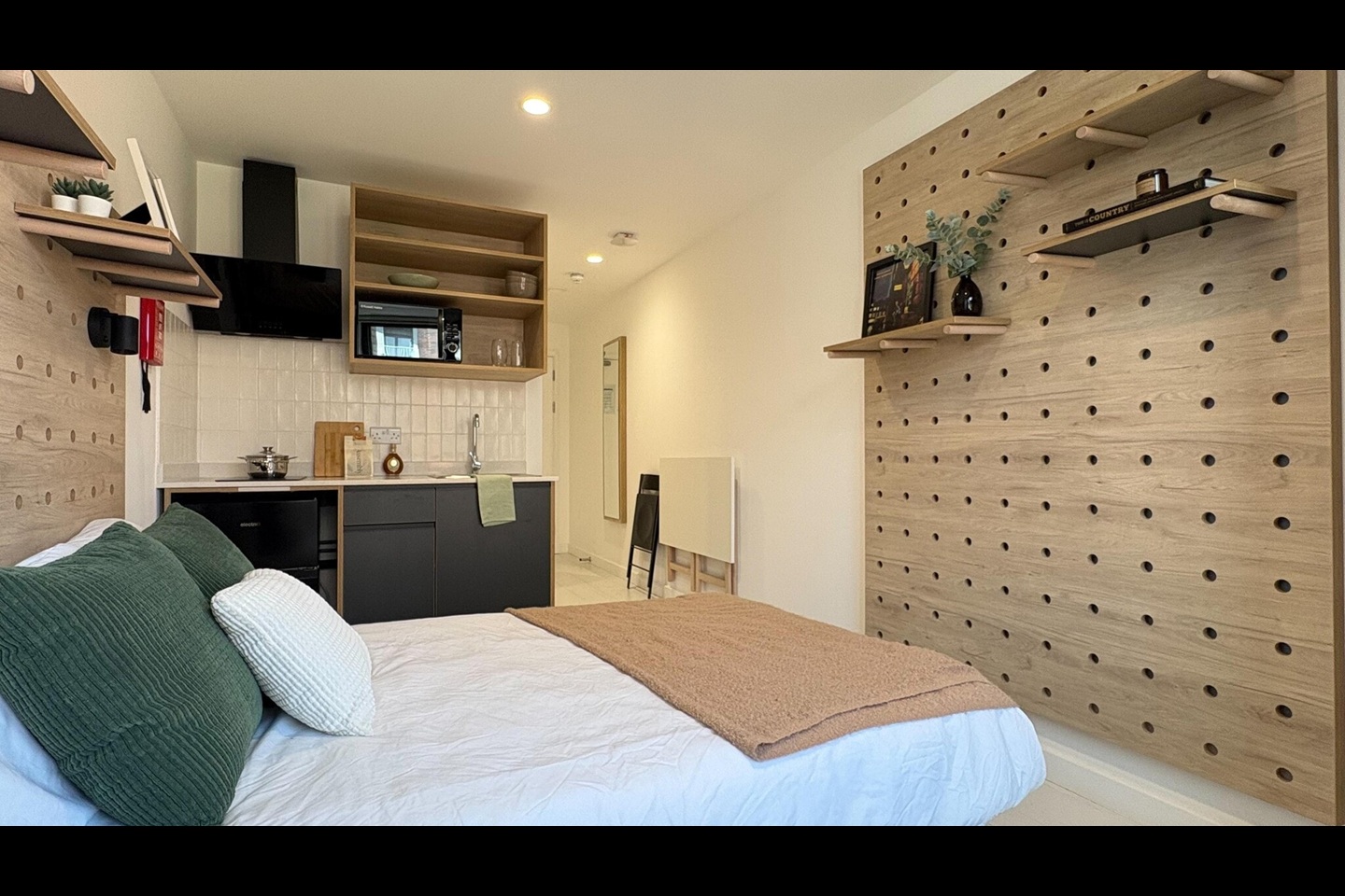 Studio Flat, Commercial Road, E14 photo 5
