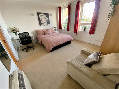 Room in a Shared Flat, Marina Point, E14