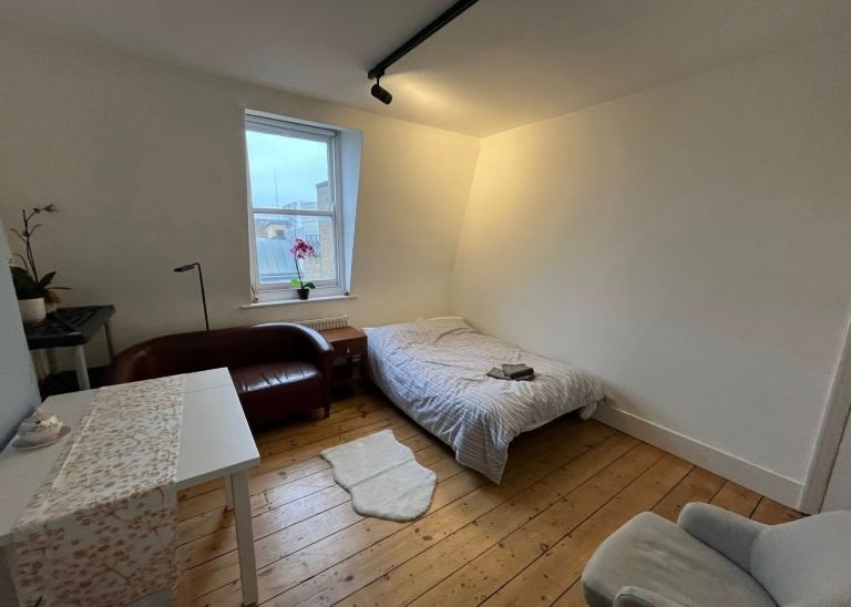 Studio Flat, Upper St, N1