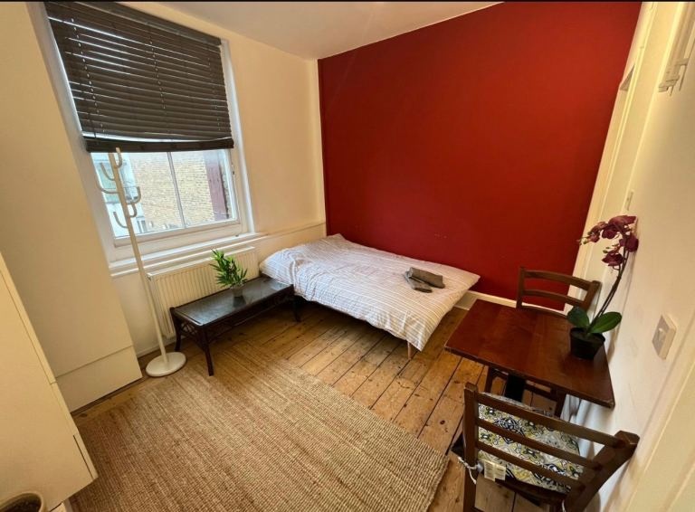 Studio Flat, Upper St, N1 photo 2