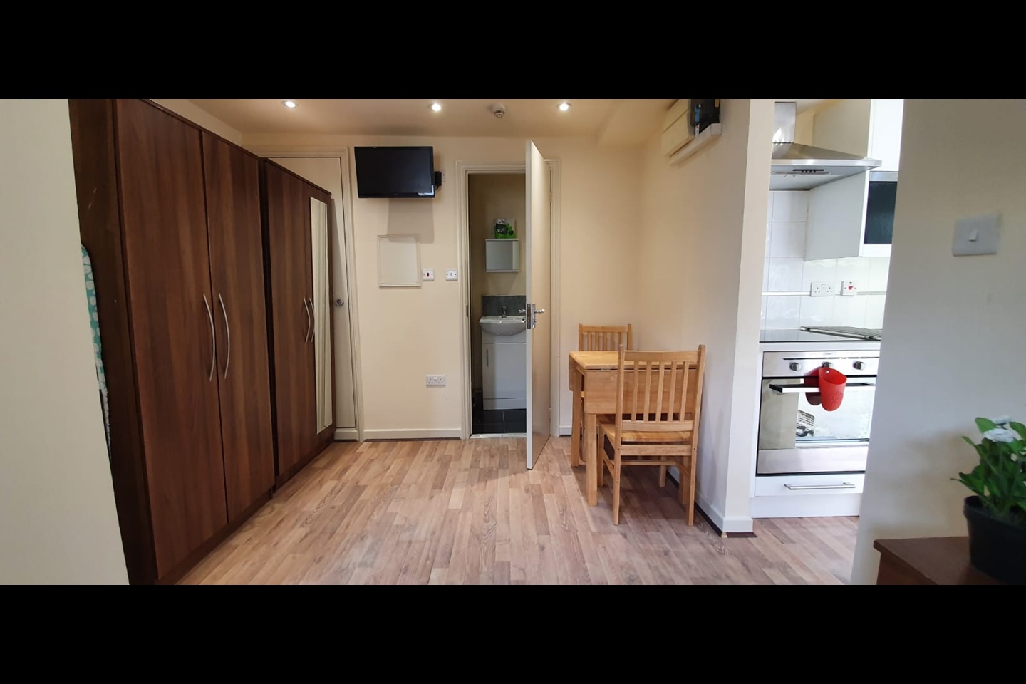 Studio Flat, Ashmore Road, W9 photo 3