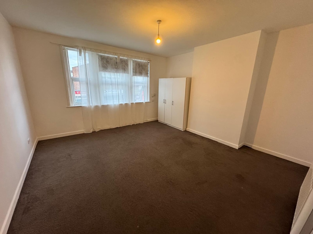 2 Bed Flat, Shirley High St, SO15 photo 2