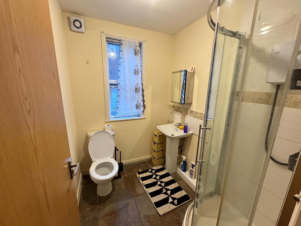 2 Bed Flat, Shirley High St, SO15 photo 4