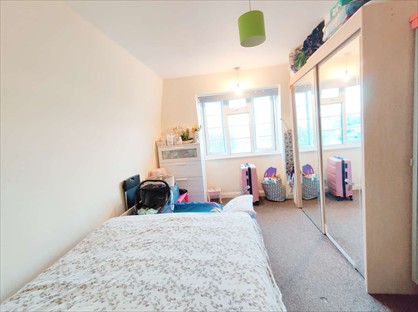 1 Bed Flat, Grosvenor Court, SM4