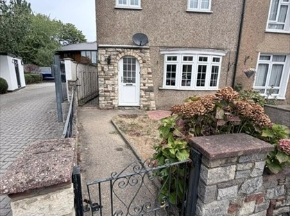 3 Bed Semi-Detached House, Holdbrook North, EN8
