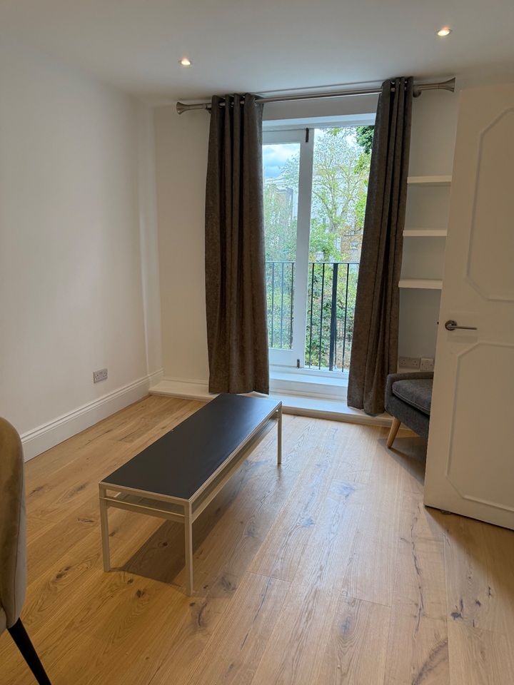 2 Bed Flat, Chepstow Road, W2 photo 2