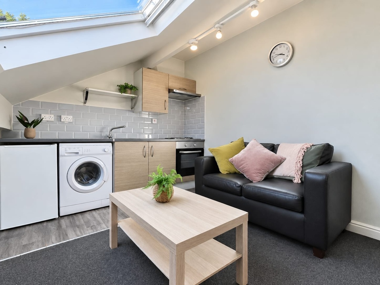 1 Bed Flat, Aston Street, LS13