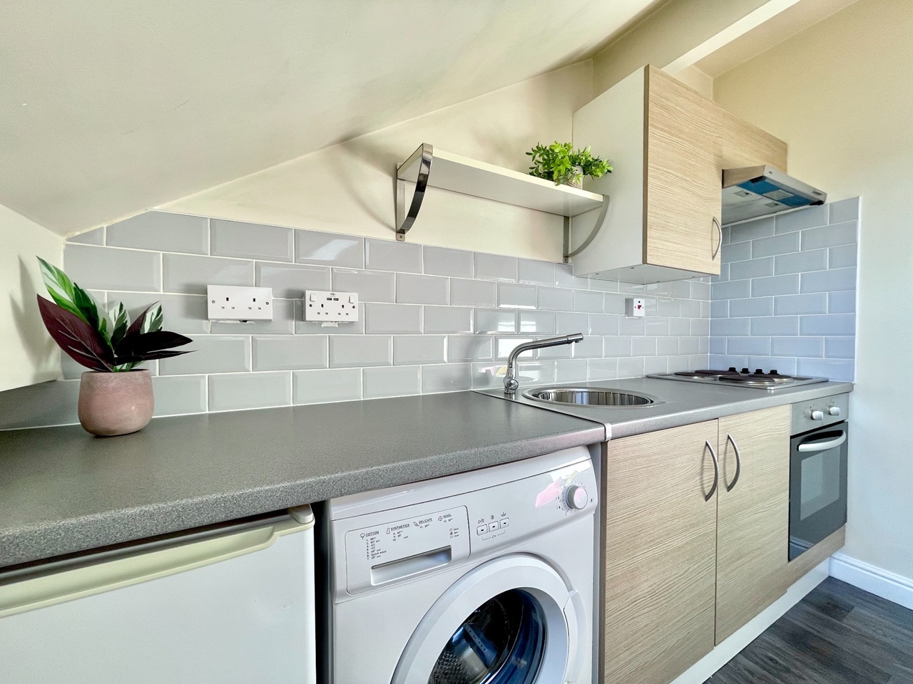 1 Bed Flat, Aston Street, LS13 photo 4