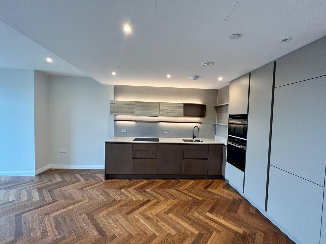 2 Bed Flat, Parkland Walk, SW6 photo 3
