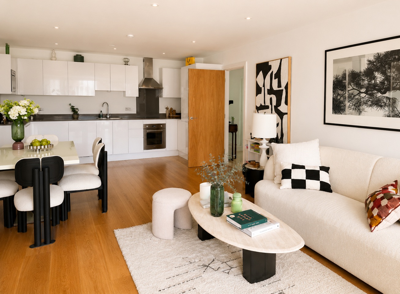 3 Bed Flat, Chiltern Street, W1U photo 2