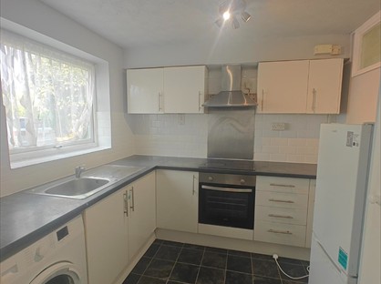 2 Bed Flat, Lynn Road, IG2