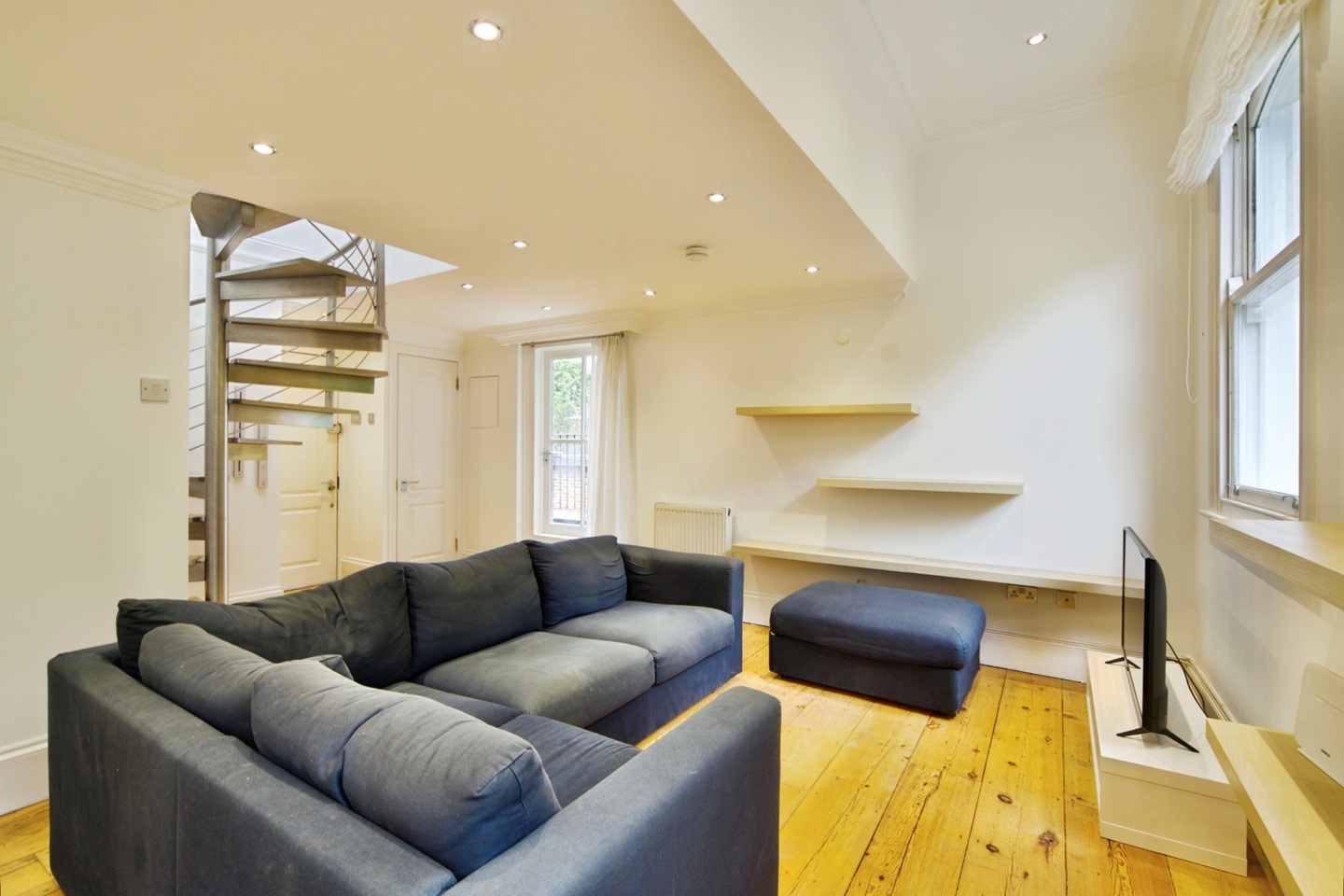 2 Bed Flat, Petherton Road, N5 photo 3