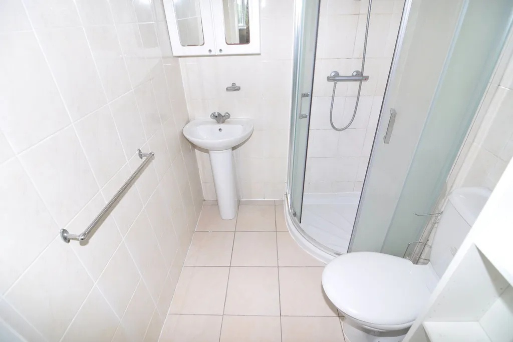 Studio Flat, Cromwell Road, SW5 photo 4