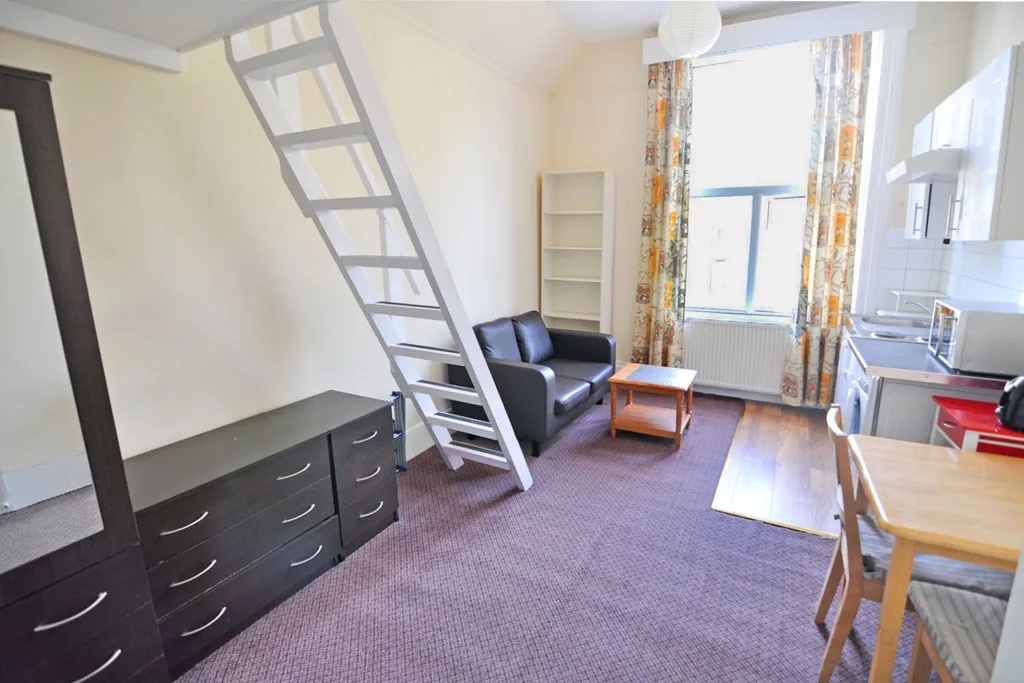 Studio Flat, Cromwell Road, SW5 photo 3
