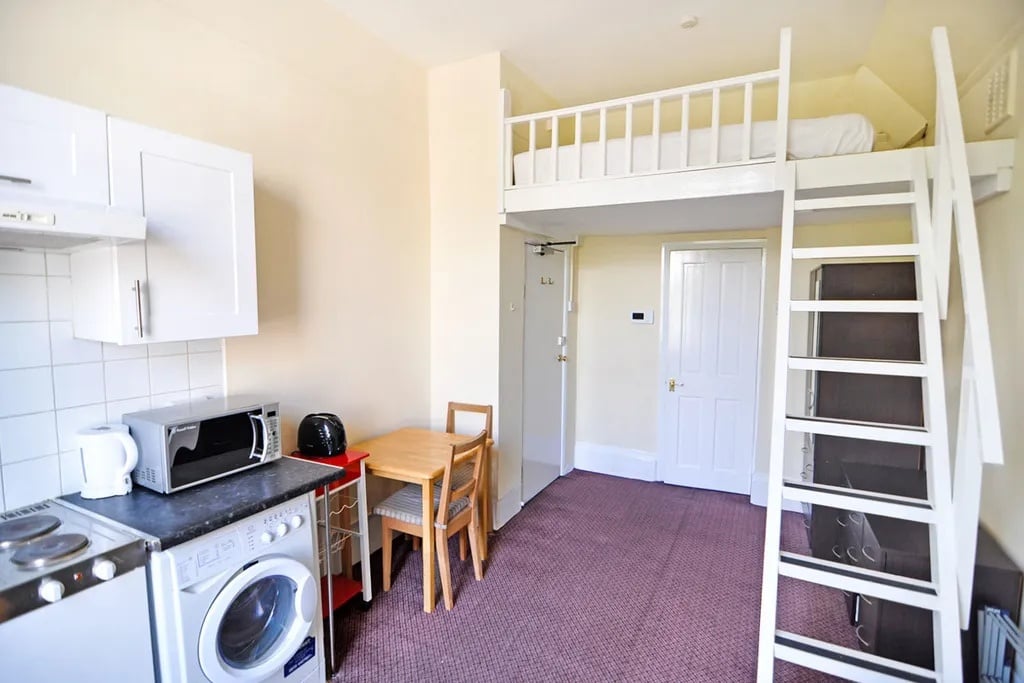 Studio Flat, Cromwell Road, SW5